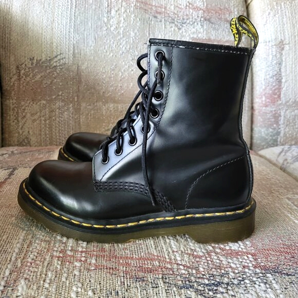 DR. MARTENS 1490 Black Soft Leather 8 Hole Boots Size US 7 Doc Martens Air Wair